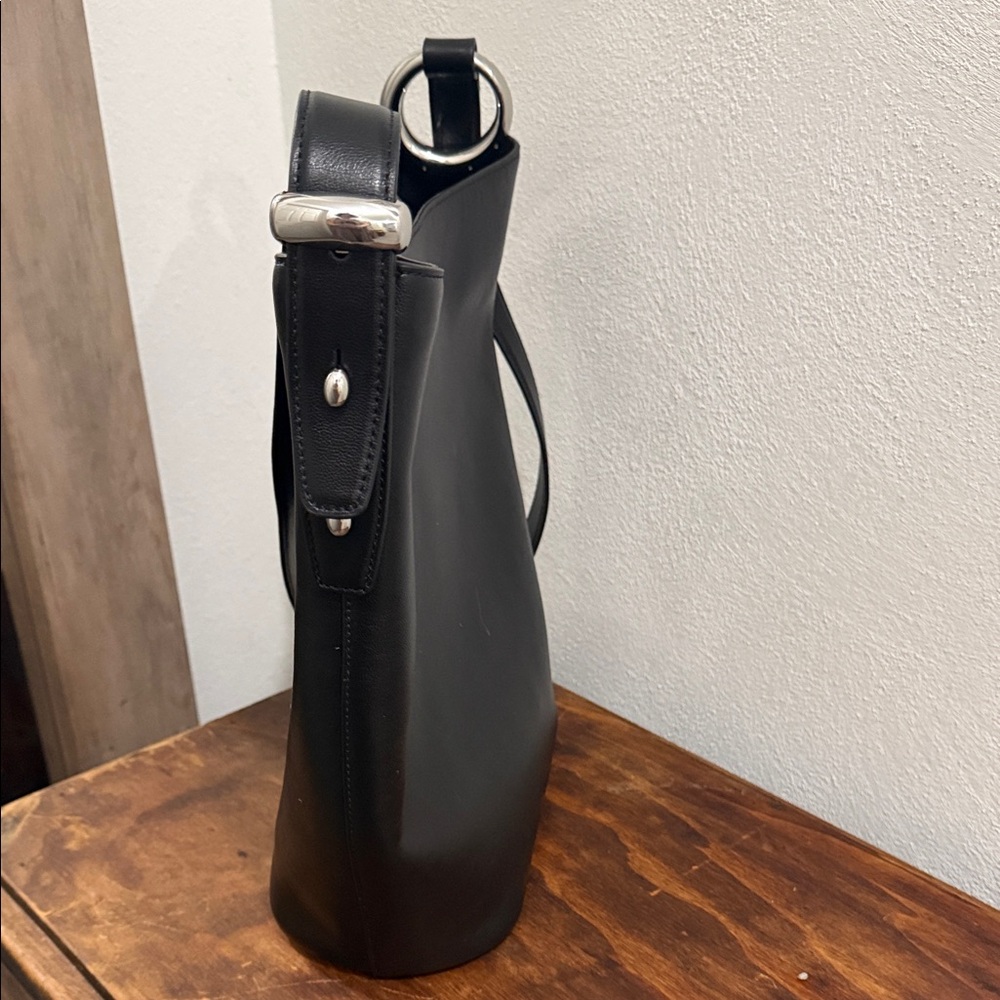 Classic Black Leather Kate Spade Bucket Bag - Sleek Everyday Bag - Picture 6 of 14